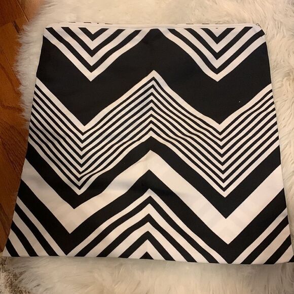 Four piece tribal pillow covers. New and never used. Zipper closure - Picture 2 of 7
